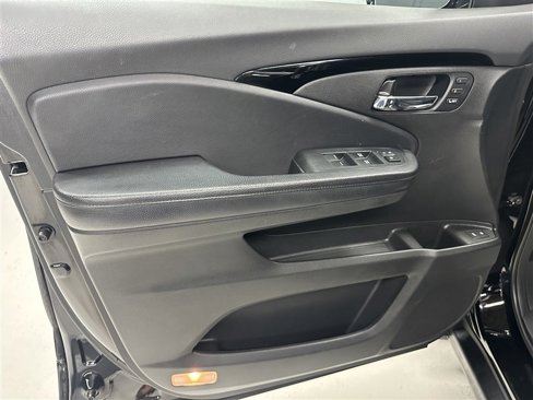 Used 2016 Honda Pilot Touring image 21