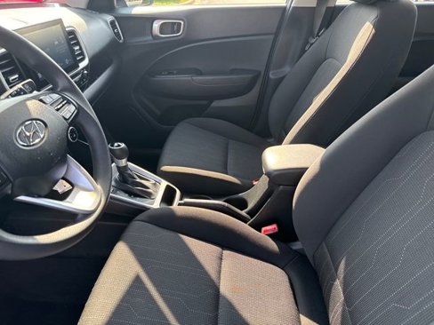 Certified 2023 Hyundai Venue SE image 13