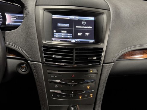 Used 2015 Lincoln MKT AWD image 21