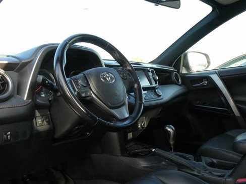 Used 2016 Toyota RAV4 SE image 28