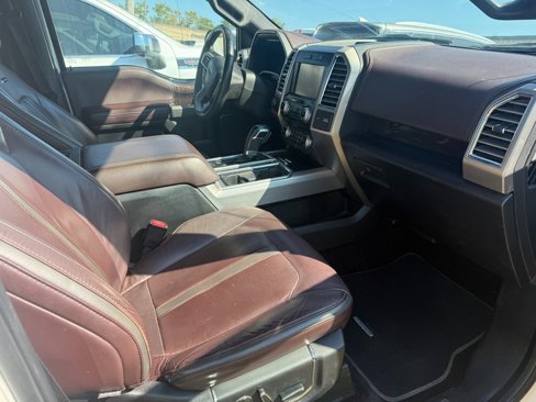 Used 2015 Ford F150 Platinum w/ Equipment Group 701A Luxury image 3