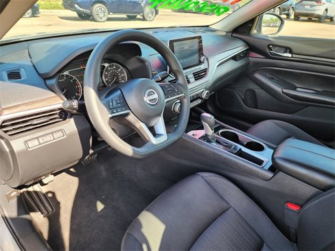 Used 2024 Nissan Altima 2.5 SV image 13