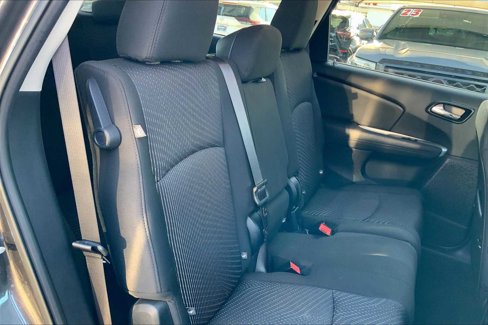 Used 2020 Dodge Journey SE w/ SE Popular Equipment Group image 18