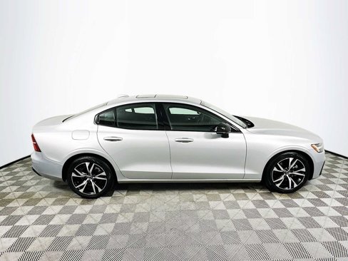 Certified 2025 Volvo S60 B5 Core image 8