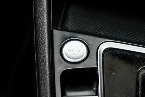 Used 2020 Volkswagen Jetta SE w/ SE Cold Weather Package image 18