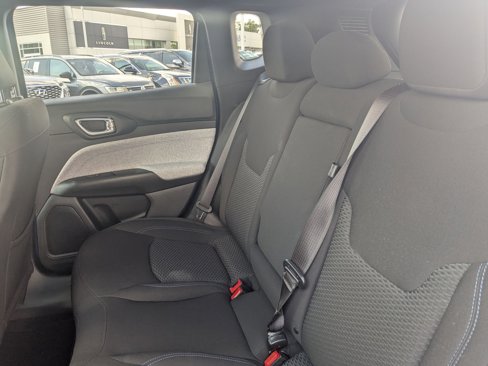 Used 2024 Jeep Compass Sport image 26