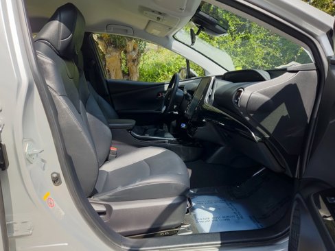 Used 2018 Toyota Prius Prime Premium image 23