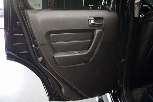Used 2009 HUMMER H3 Alpha image 29