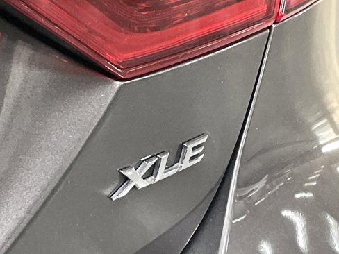 Used 2019 Toyota Camry XLE image 36