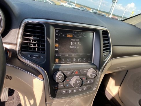 Used 2017 Jeep Grand Cherokee Limited image 22