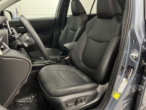 Used 2024 Toyota Corolla Cross XLE w/ Convenience Package image 4