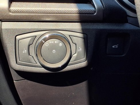 Used 2020 Ford Fusion SE image 17