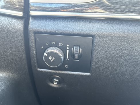 Used 2011 Jeep Grand Cherokee 70th Anniversary image 23