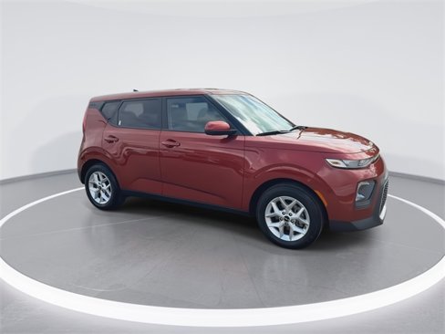 Used 2022 Kia Soul LX w/ Technology Package image 2