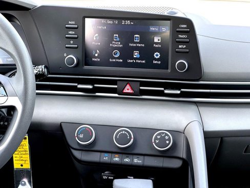 Used 2024 Hyundai Elantra SE image 27