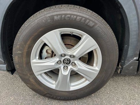 Used 2021 Toyota Highlander L image 27