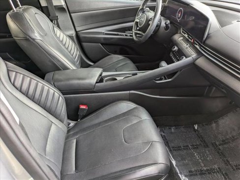 Used 2022 Hyundai Elantra Limited image 19