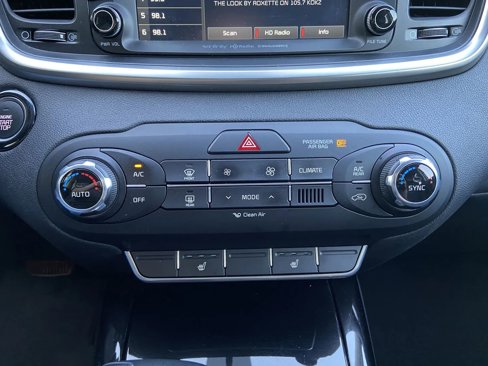 Used 2017 Kia Sorento SX image 21