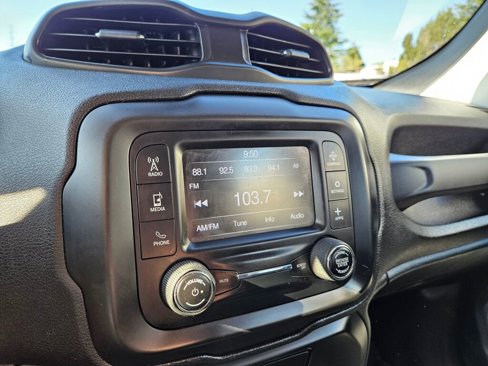 Used 2019 Jeep Renegade Sport image 4