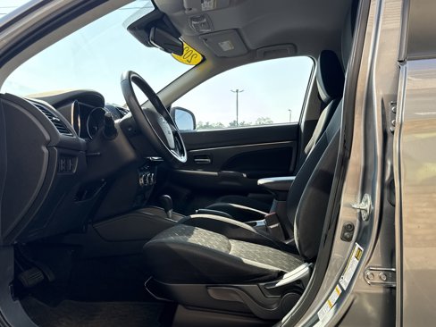Used 2021 Mitsubishi Outlander Sport SE image 9