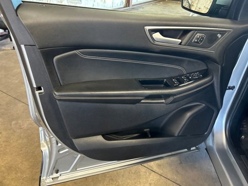 Used 2020 Ford Edge Titanium image 11