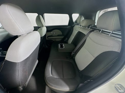 Used 2016 Kia Soul + image 25