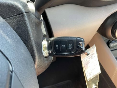 Used 2021 Hyundai Venue SEL image 29