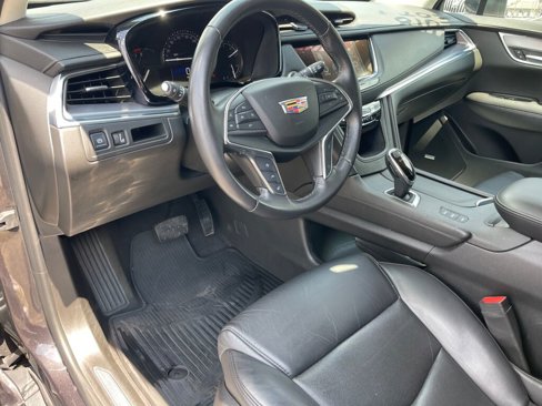 Used 2018 Cadillac XT5 Luxury w/ Driver Awareness Package image 8