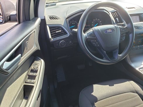 Used 2019 Ford Edge SE image 10