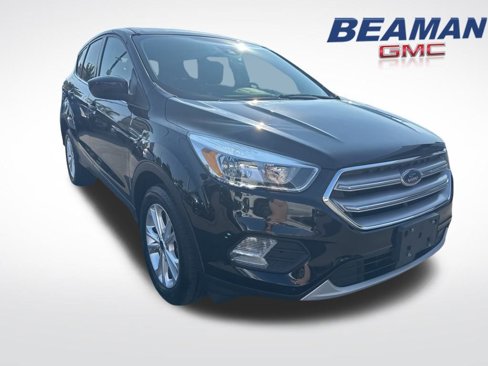 Used 2019 Ford Escape SE image 2