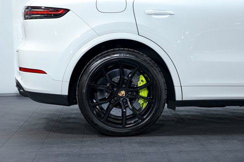 Used 2020 Porsche Cayenne Turbo S image 10