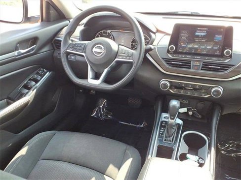 Used 2023 Nissan Altima 2.5 SV image 11