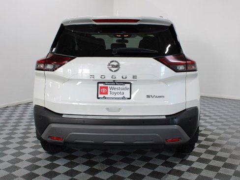 Used 2021 Nissan Rogue SV w/ Premium Package image 5