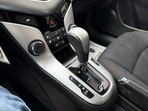 Used 2016 Chevrolet Cruze LT image 20