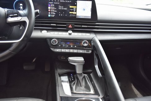 Used 2023 Hyundai Elantra Limited image 15