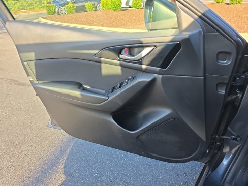 Used 2015 MAZDA MAZDA3 i Sport image 25