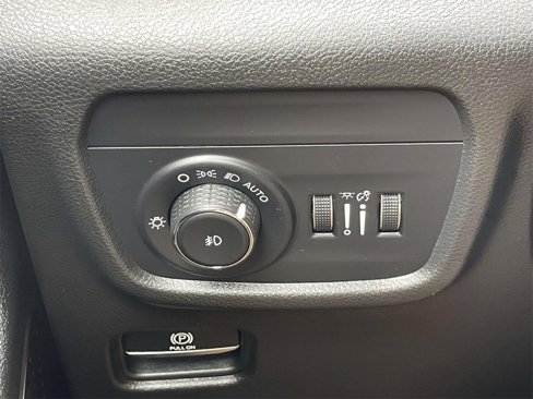 Used 2022 Jeep Grand Cherokee Limited image 18