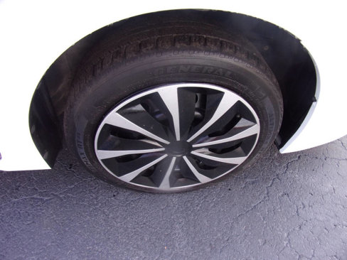 Used 2017 Toyota Corolla LE image 13