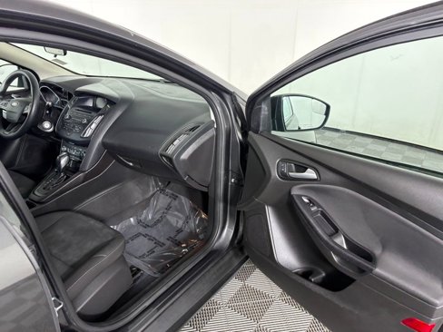 Used 2015 Ford Focus SE image 29