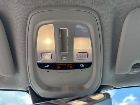 Certified 2025 Volvo XC40 B5 Plus image 19