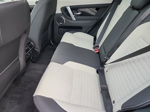 Used 2025 Land Rover Discovery Sport S image 5