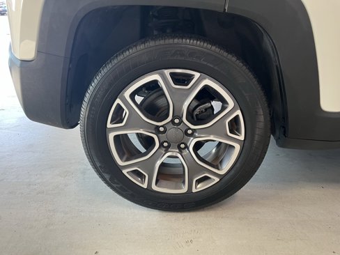 Used 2016 Jeep Renegade Limited image 11