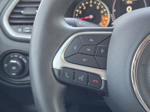 Used 2018 Jeep Renegade Latitude image 27