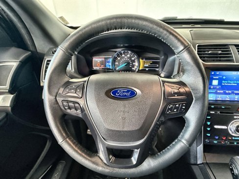 Used 2018 Ford Explorer Limited image 16