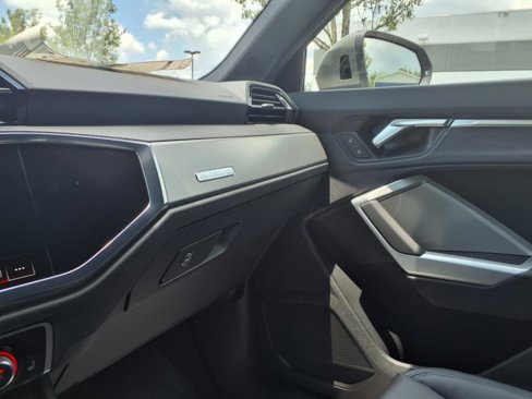 New 2025 Audi Q3 2.0T Premium image 23