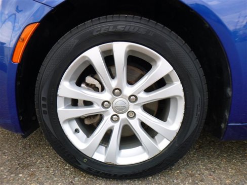 Used 2015 Chrysler 200 Limited image 18