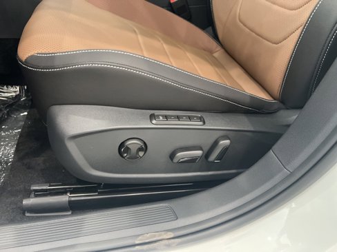 New 2025 Volkswagen Jetta SEL image 9