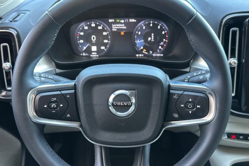 Certified 2022 Volvo XC40 T5 Momentum image 23