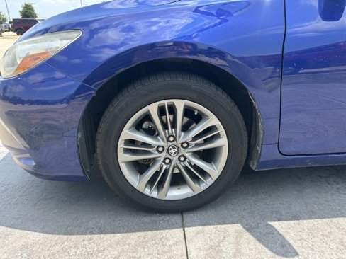 Used 2016 Toyota Camry SE image 4