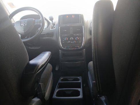 Used 2016 Dodge Grand Caravan SE image 22